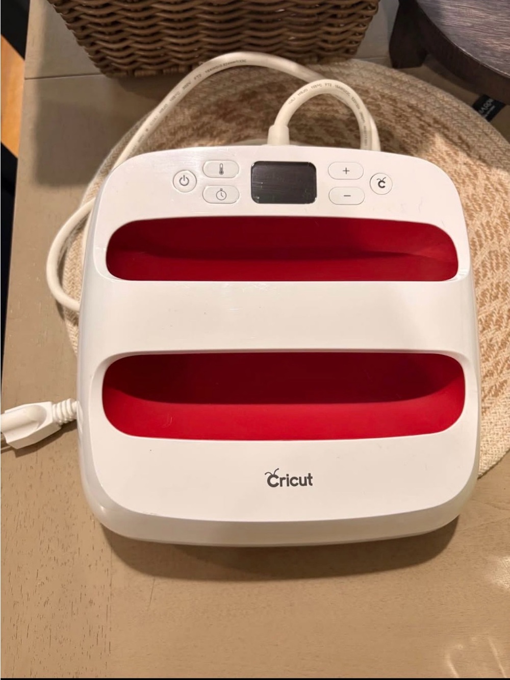 Cricut White and Red 9x9 Heat Press for Crafting